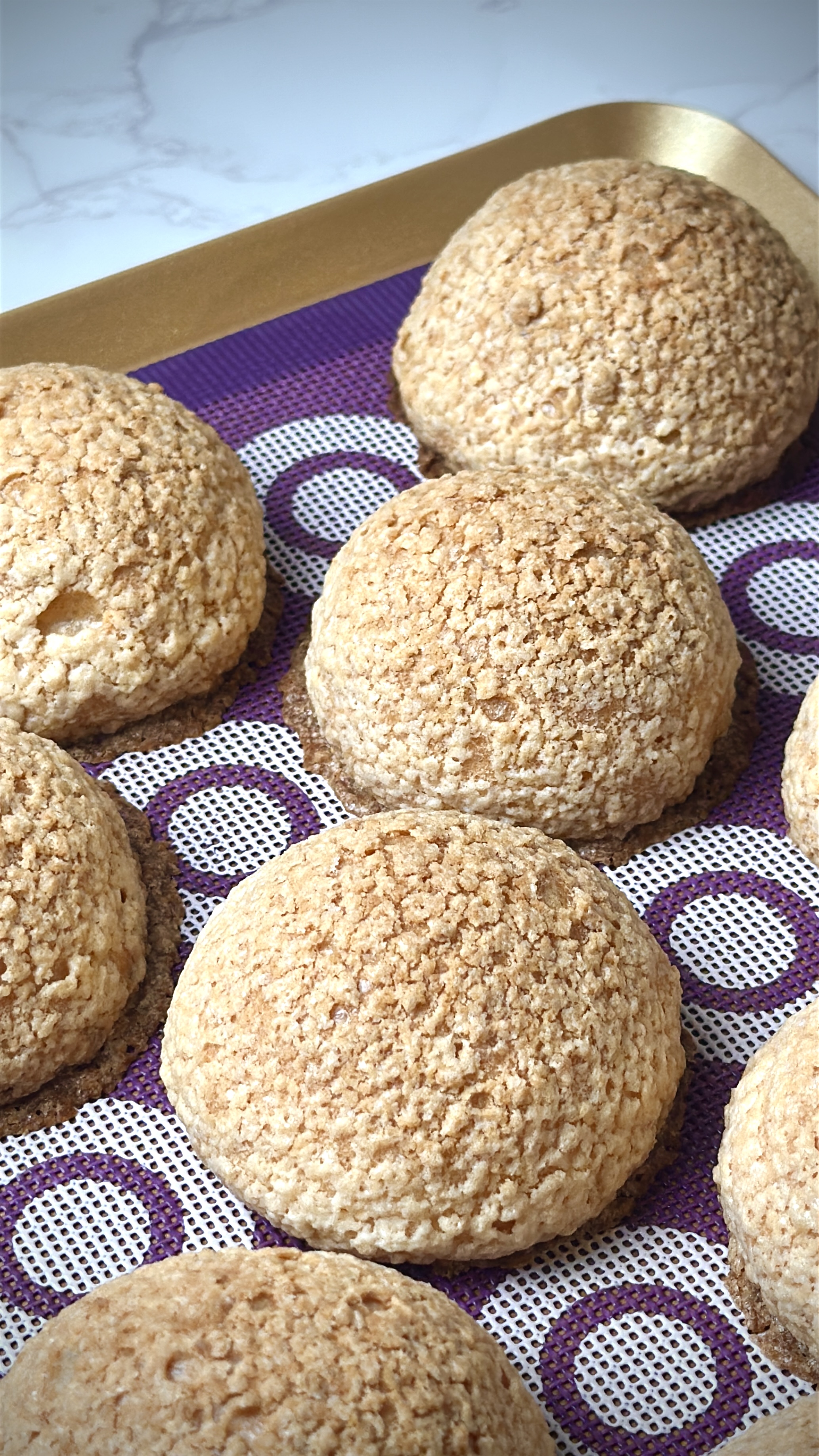 Craquelin cream puffs